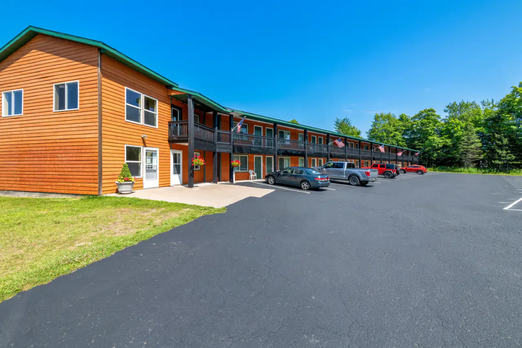 Quality Inn & Suites Munising Wetmore, MI 2/15
