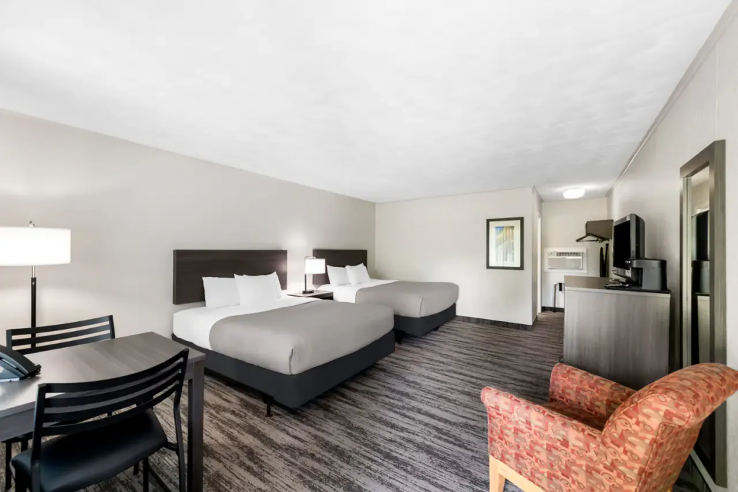 Quality Inn & Suites Munising Wetmore, MI 9/15