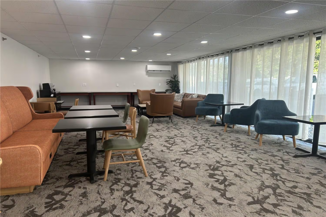 Baldwin Inn & Suites, SureStay Collection by Best Western 15/17