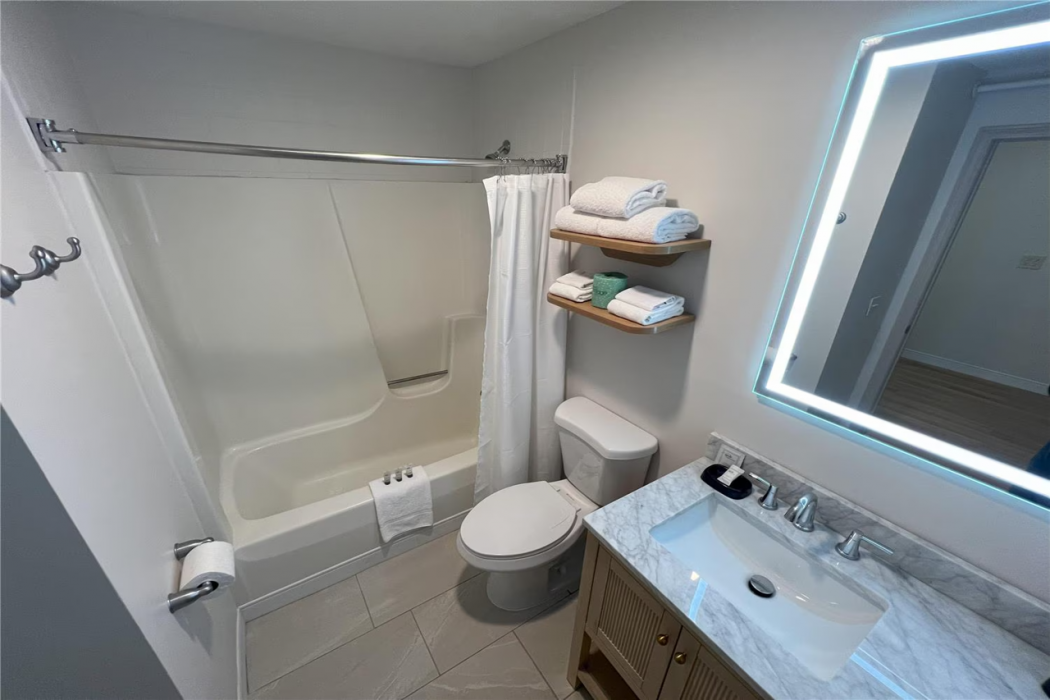 Baldwin Inn & Suites, SureStay Collection by Best Western 14/17