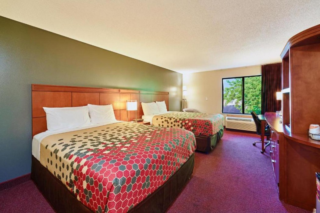Econo Lodge Maquoketa, IA 11/20