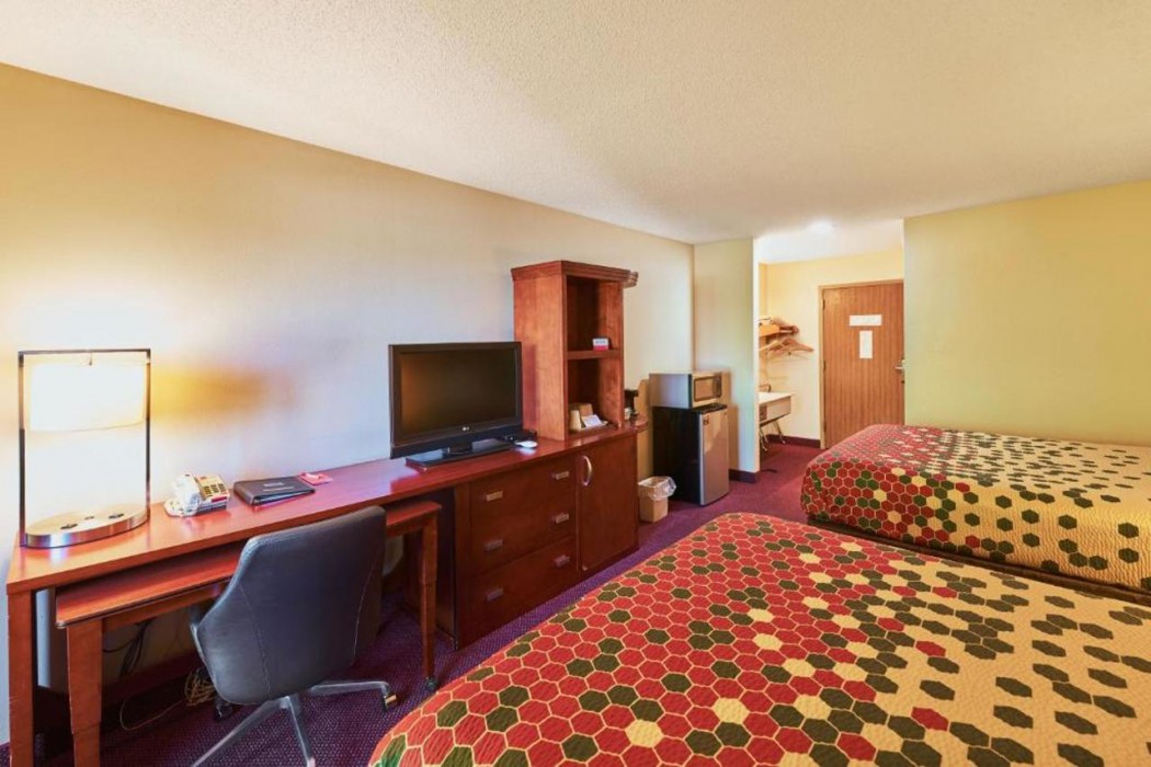 Econo Lodge Maquoketa, IA 12/20
