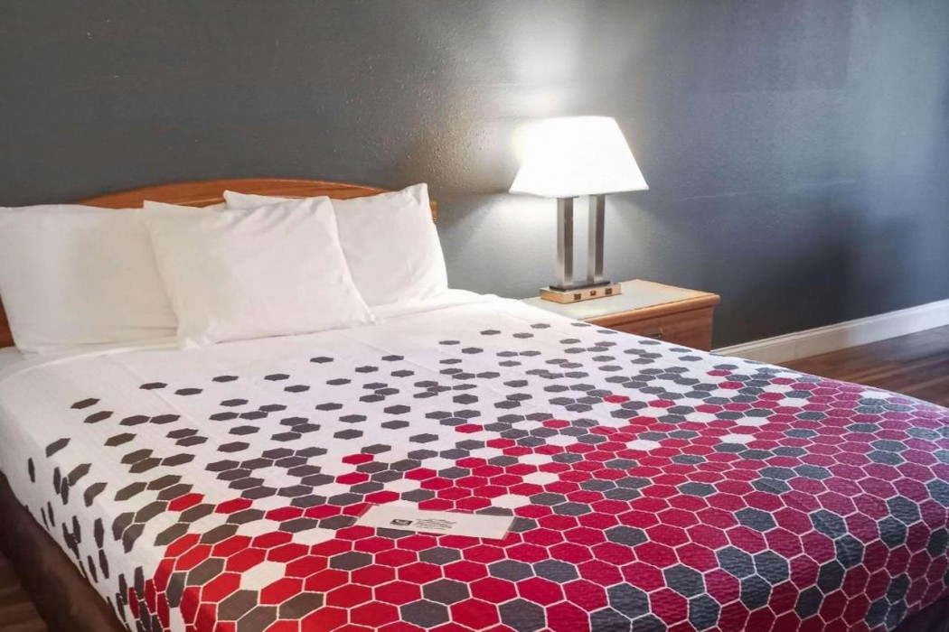Econo Lodge Maquoketa, IA 14/20