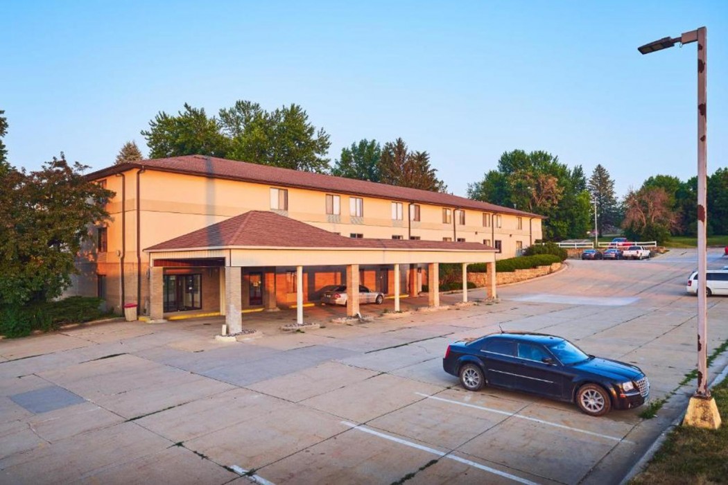 Econo Lodge Maquoketa, IA 2/20