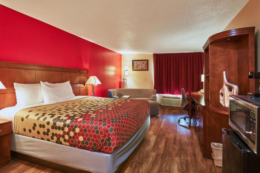 Econo Lodge Maquoketa, IA 13/20
