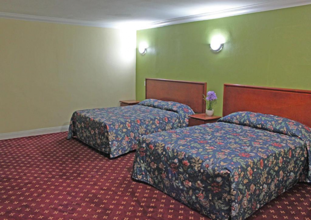 Royla Motel 9/44