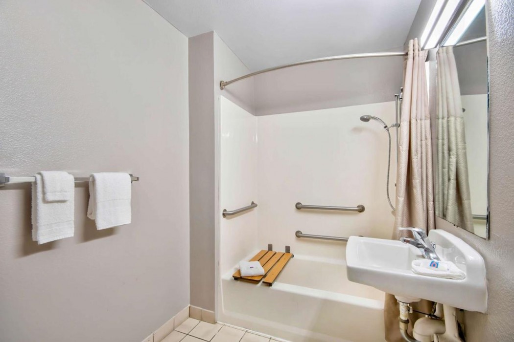 Motel6 Austin, TX - North 32/48