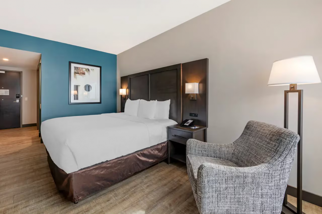 Comfort Inn & Suites Miami International Airport 16/26