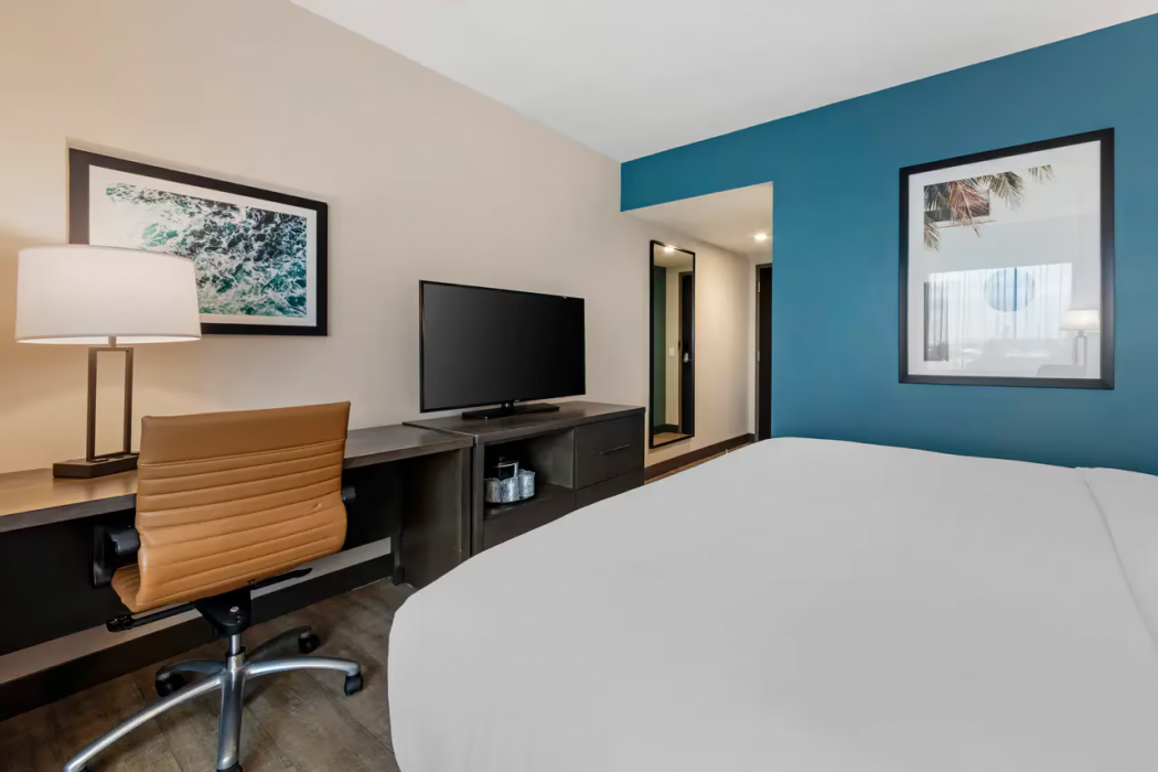 Comfort Inn & Suites Miami International Airport 17/26