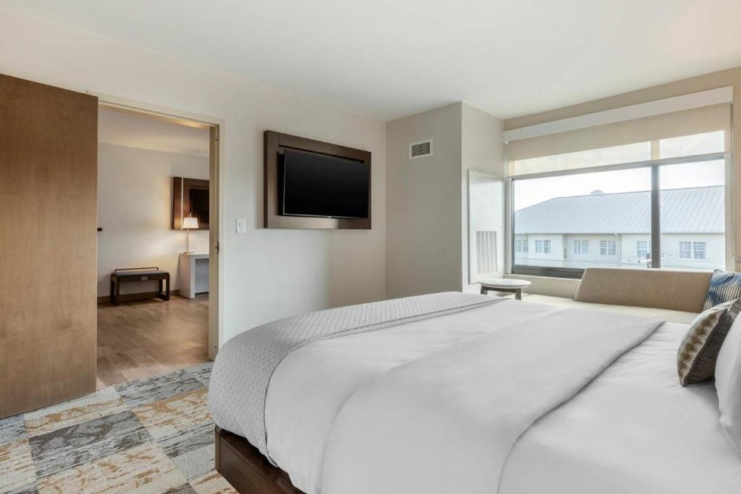 DoubleTree by Hilton Charleston Riverview 8/20