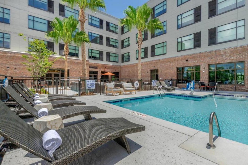 DoubleTree by Hilton Charleston Riverview 11/20