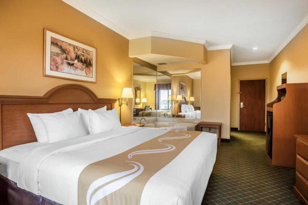 Quality Inn Tahlequah South 8/23