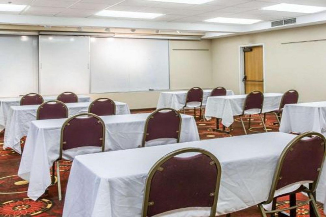 Clarion Inn I-94 near Expo Center 13/25