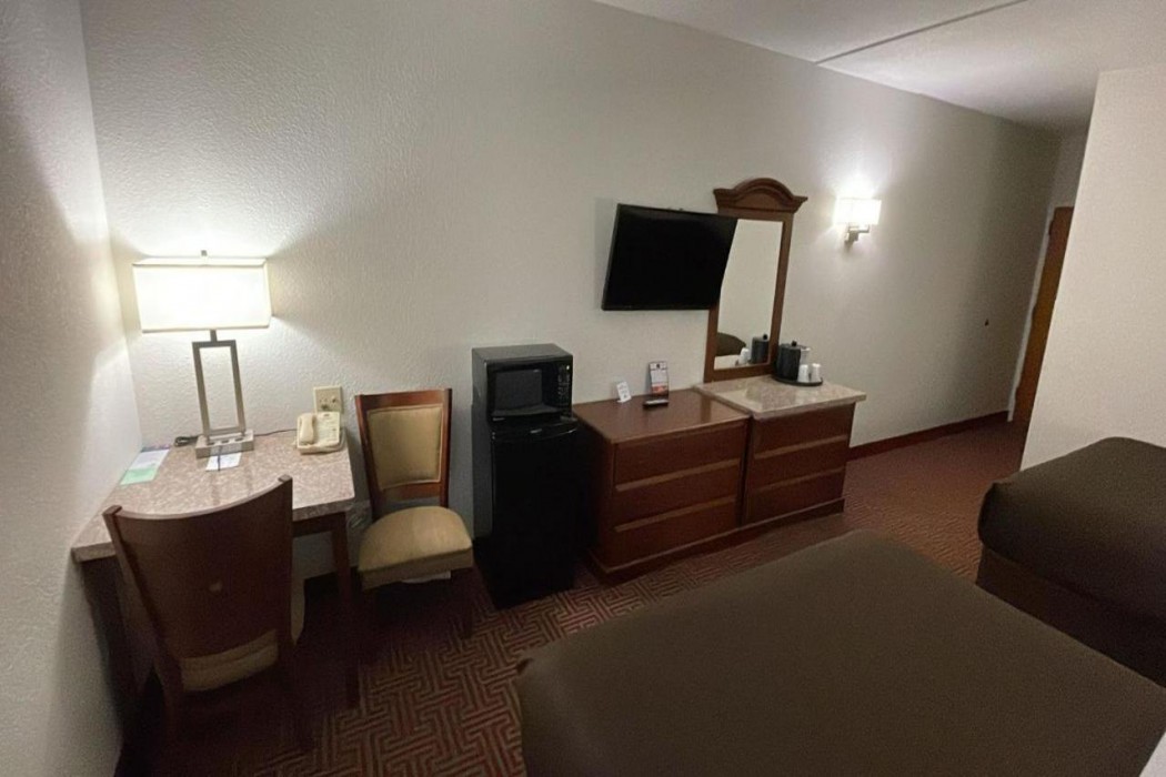 Clarion Inn I-94 near Expo Center 8/25