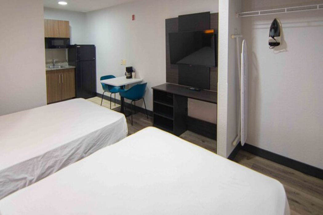 Studio 6 Extended Stay - West Palm Beach, FL 13/52