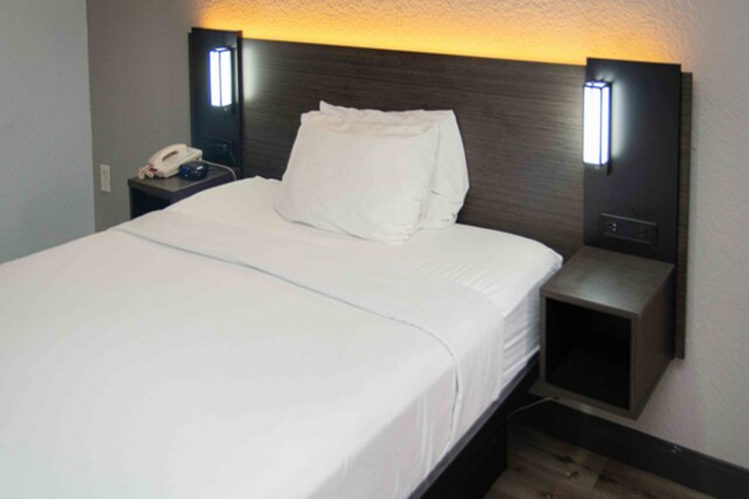 Studio 6 Extended Stay - West Palm Beach, FL 8/52