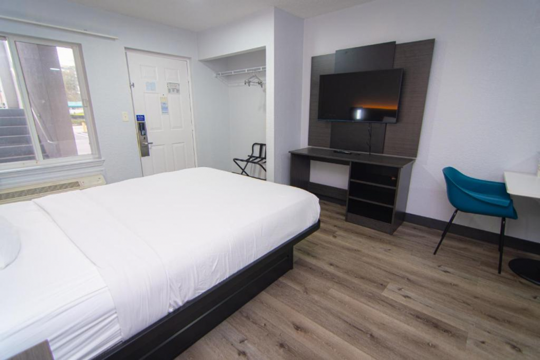 Studio 6 Extended Stay - West Palm Beach, FL 11/52