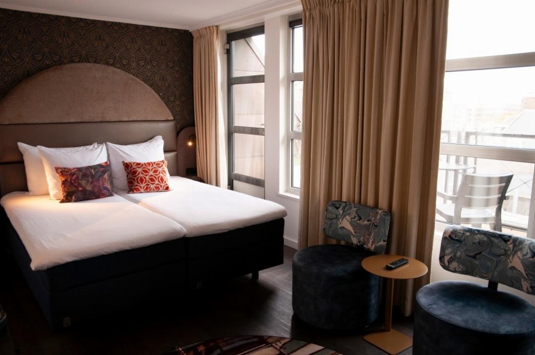 Triple Superb City Room