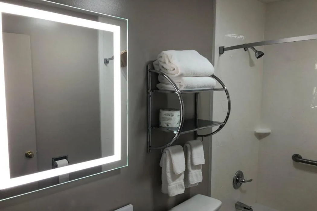 Dupont Suites 8/27