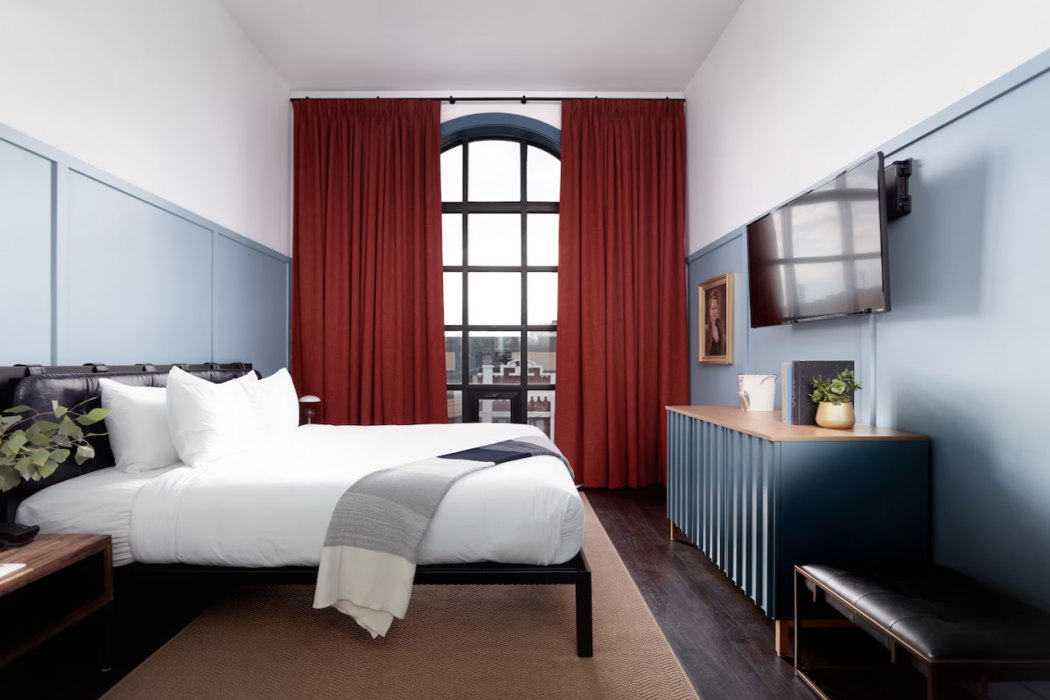 The Chicago Hotel Collection - Wrigleyville 11/44