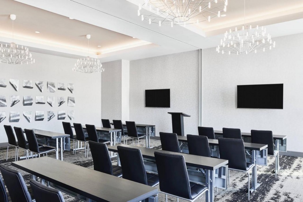 AC Hotel by Marriott Los Angeles South Bay 18/48