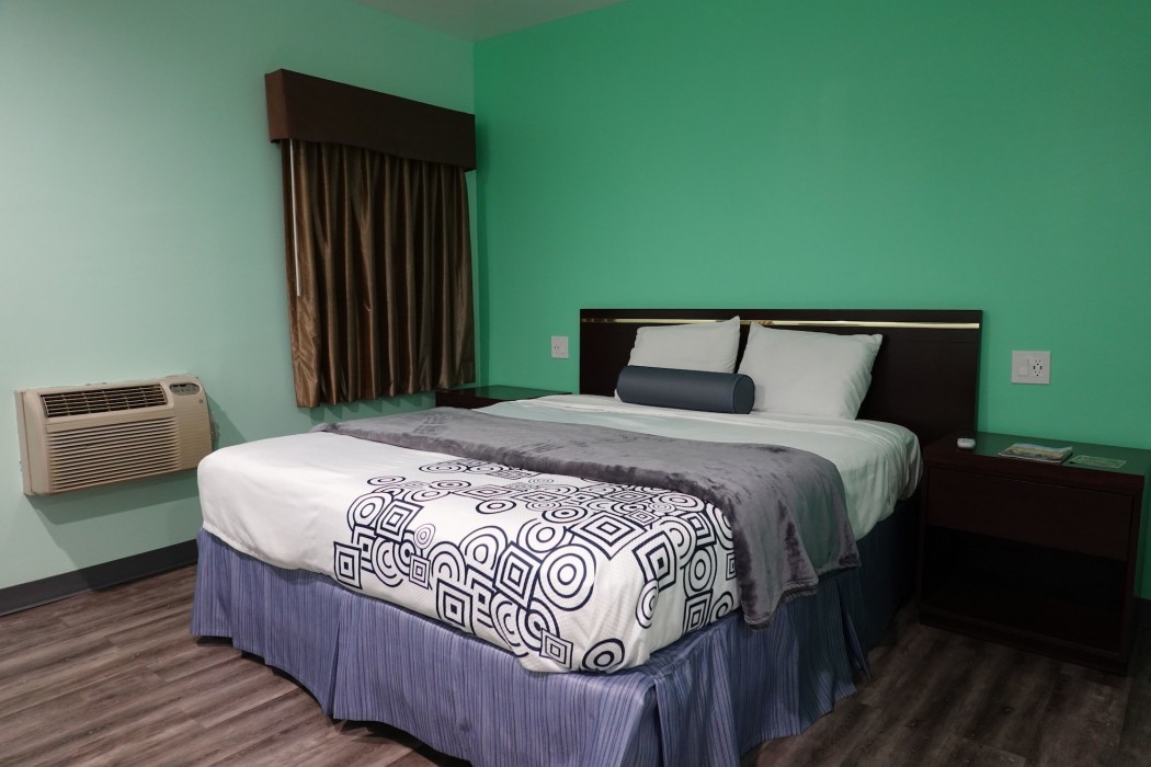 24 Hours Motel 19/39
