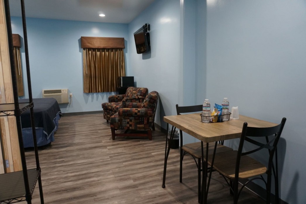 24 Hours Motel 16/39