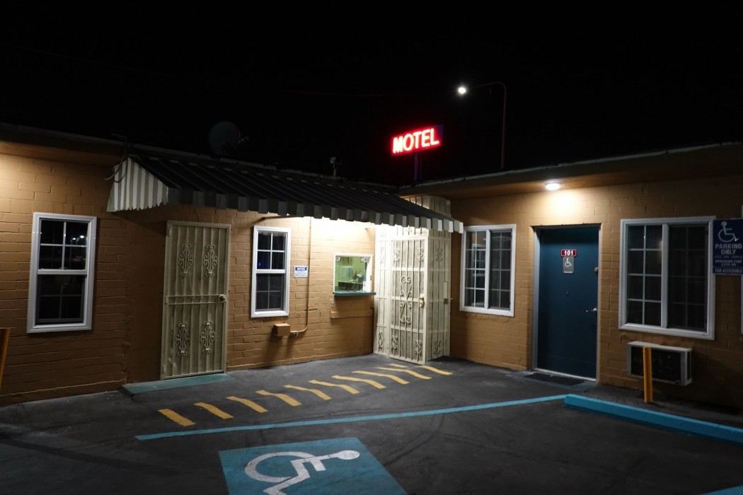 24 Hours Motel 17/39
