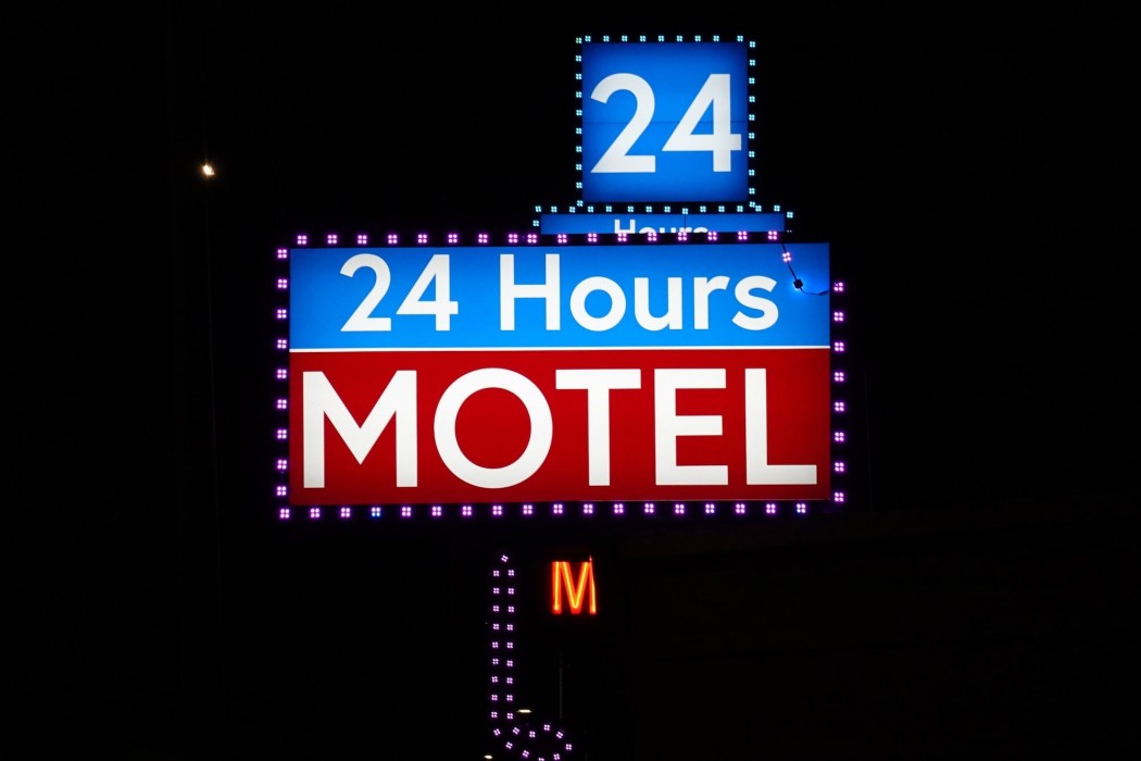24 Hours Motel 15/39