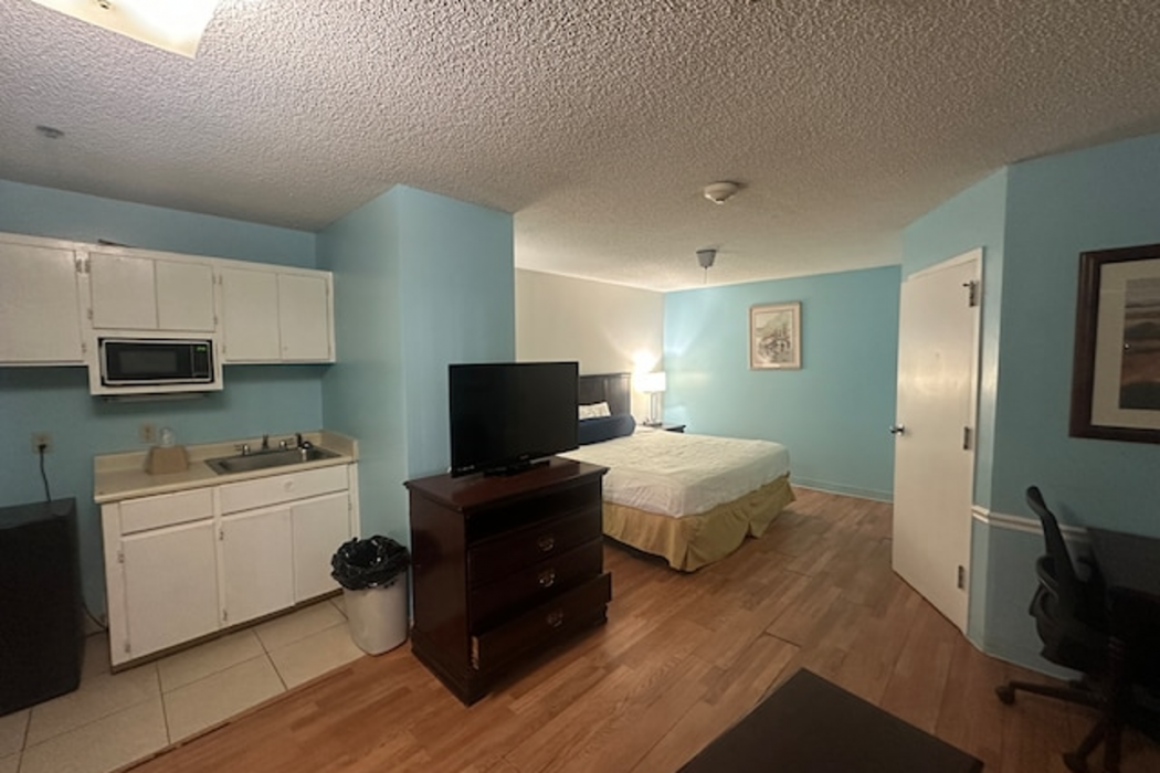 Guest Cottage & Suites 11/60