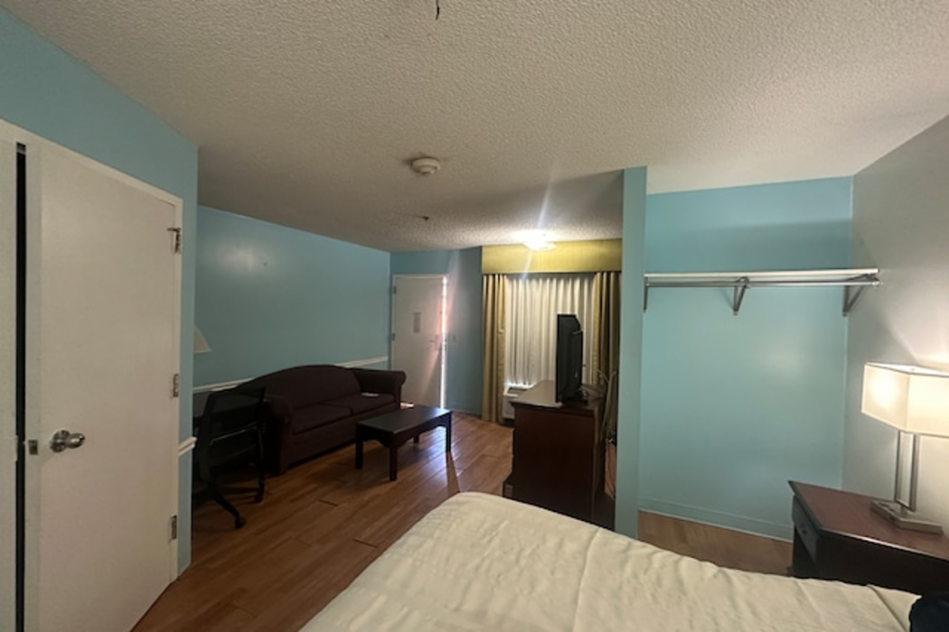 Guest Cottage & Suites 12/60