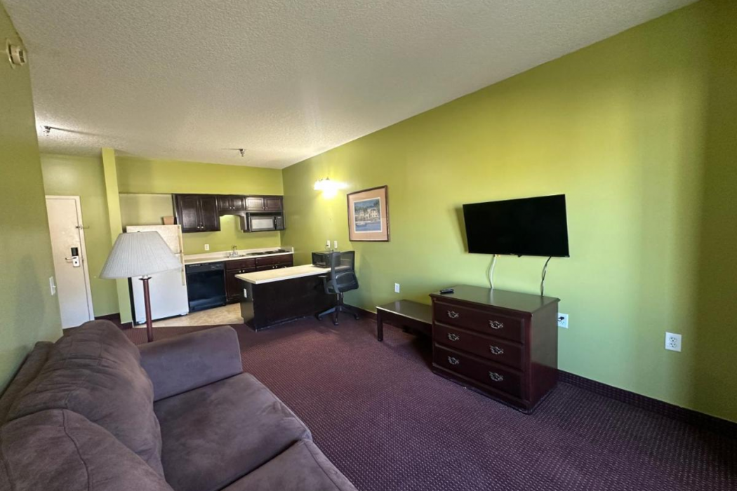 Guest Cottage & Suites 13/60