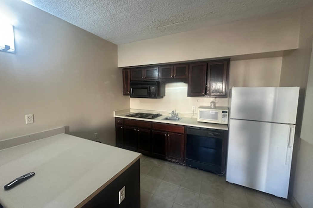 Guest Cottage & Suites 10/60