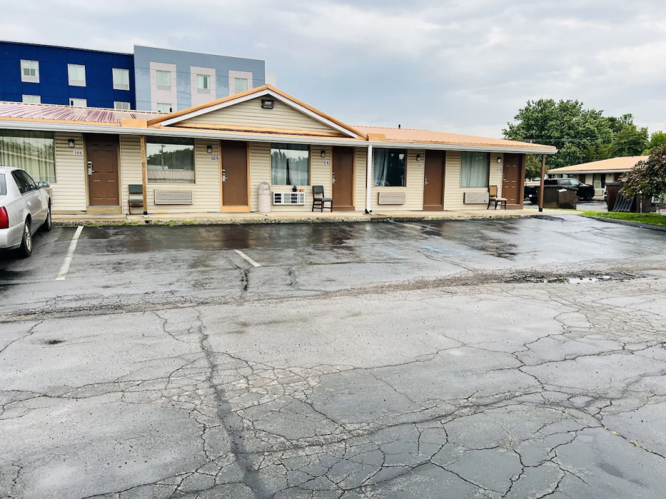 Cozy Garden Inn By OYO Hwy 40 Richmond 24/26