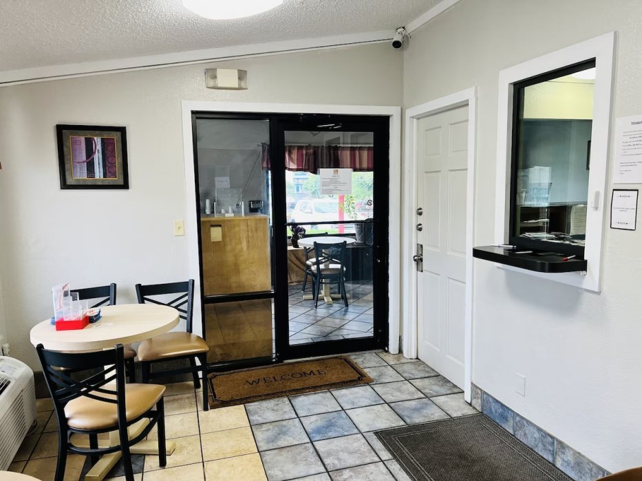 Cozy Garden Inn By OYO Hwy 40 Richmond 17/26