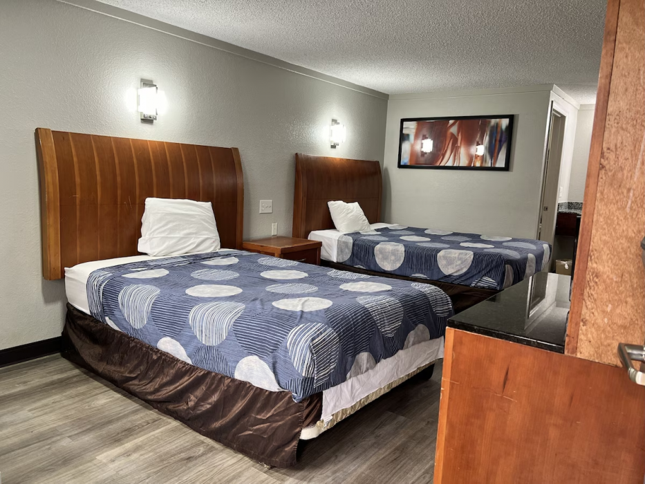 Cozy Garden Inn By OYO Hwy 40 Richmond 8/26