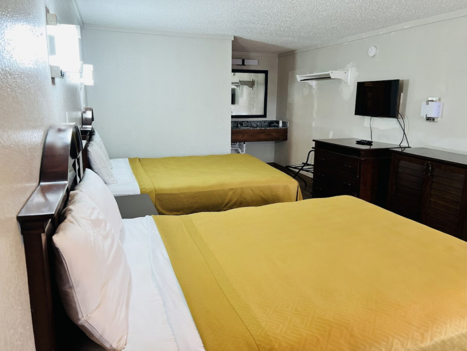 Cozy Garden Inn By OYO Hwy 40 Richmond 6/26