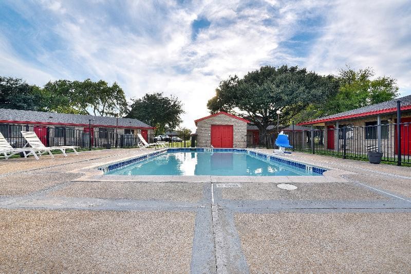 Americas Best Value Inn Lockhart TX (ex OYO Hotel) 24/40