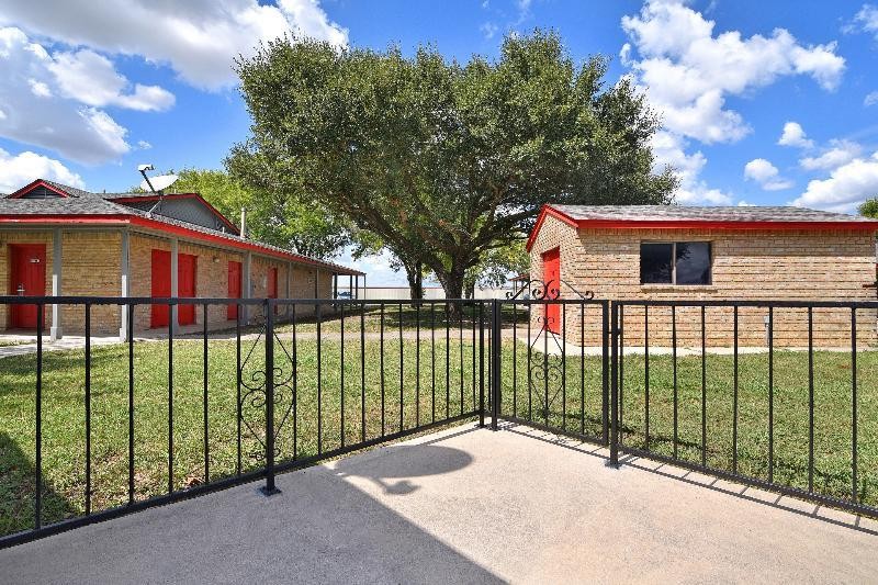 Americas Best Value Inn Lockhart TX (ex OYO Hotel) 22/40