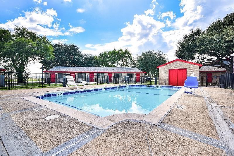 Americas Best Value Inn Lockhart TX (ex OYO Hotel) 21/40