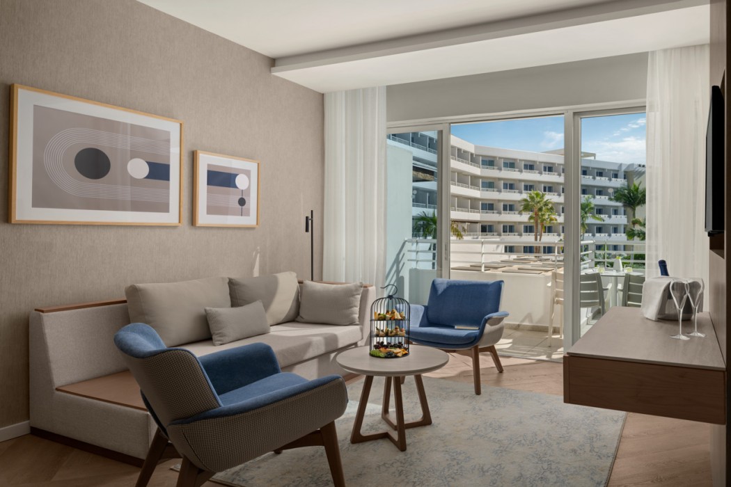 Mediterranean Beach Hotel 12/71