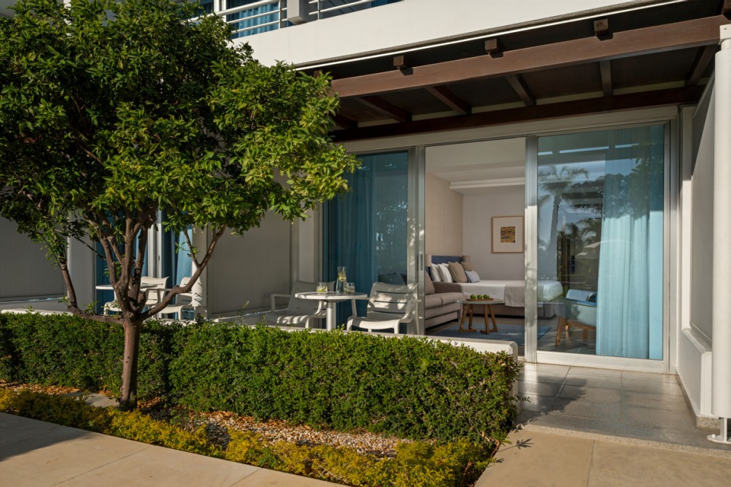 Mediterranean Beach Hotel 24/71
