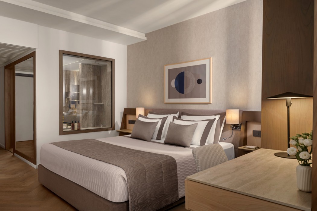 Mediterranean Beach Hotel 16/71