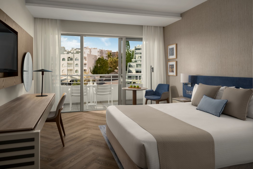 Mediterranean Beach Hotel 20/71