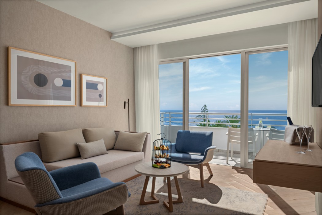 Mediterranean Beach Hotel 14/71