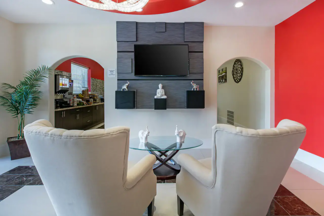 Red Star Inn & Suites Willowbrook 6/21