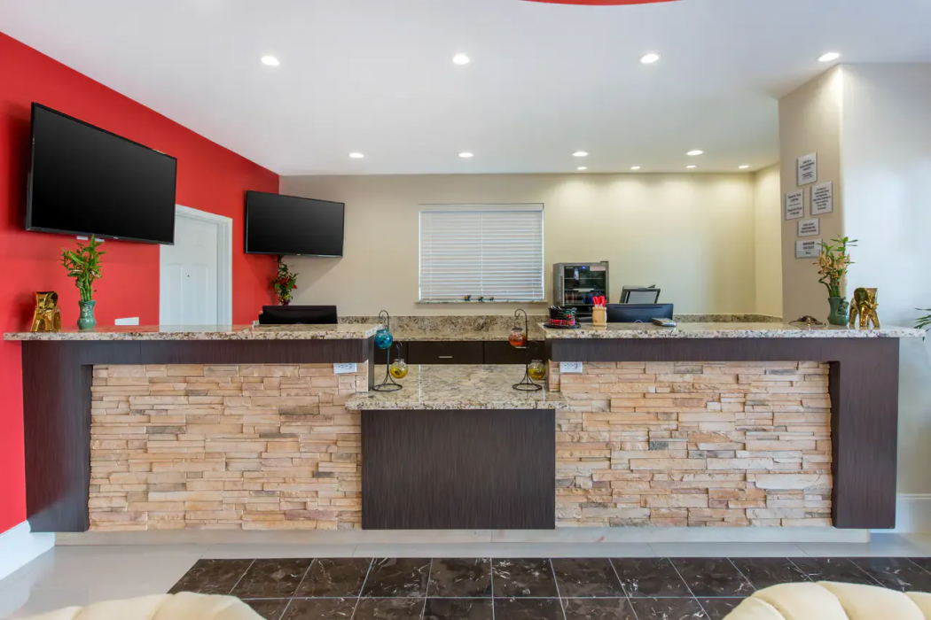 Red Star Inn & Suites Willowbrook 5/21
