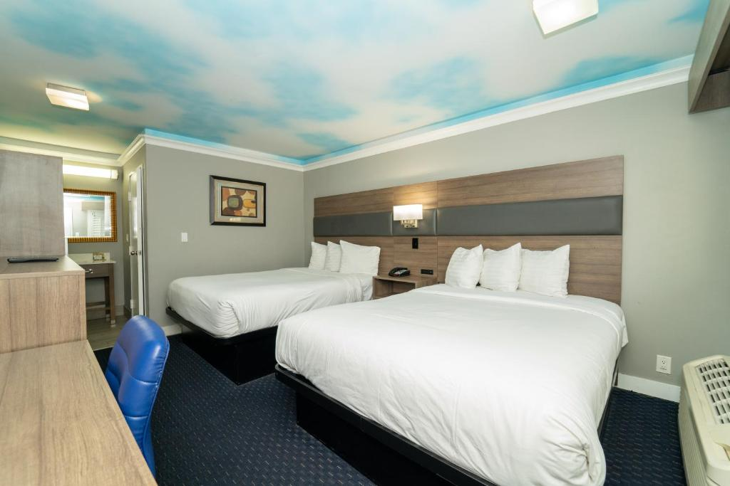 Hollywood Palms Inns & Suites 7/56