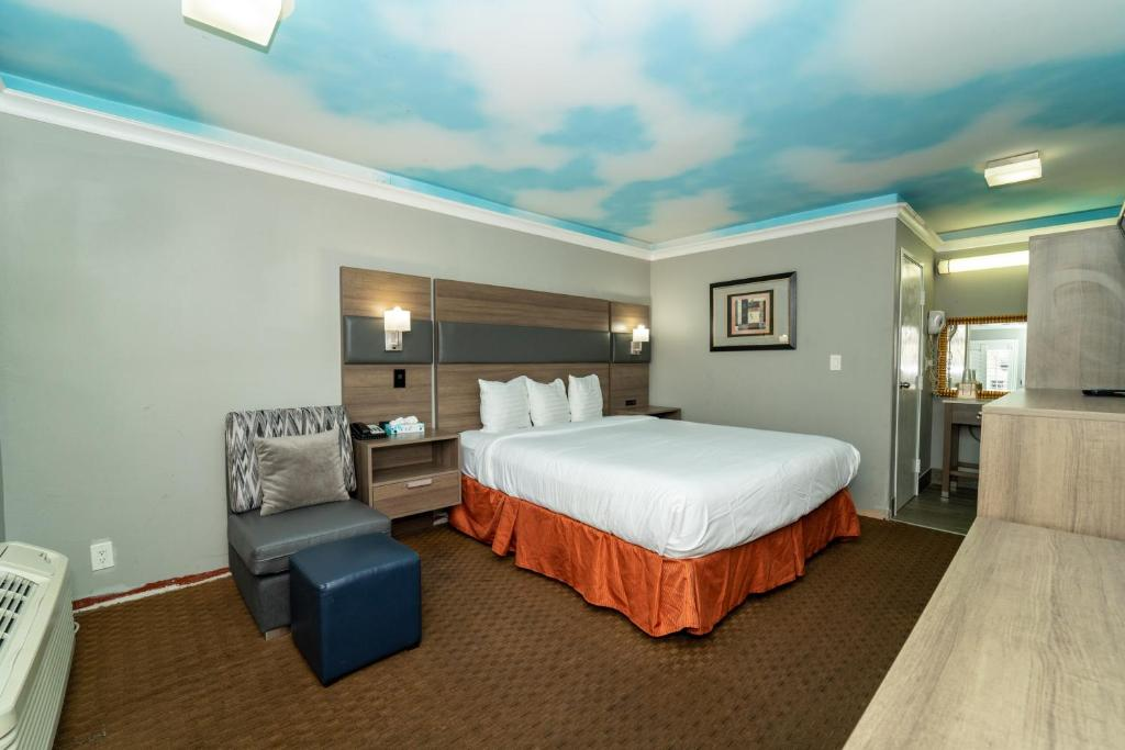 Hollywood Palms Inns & Suites 9/56