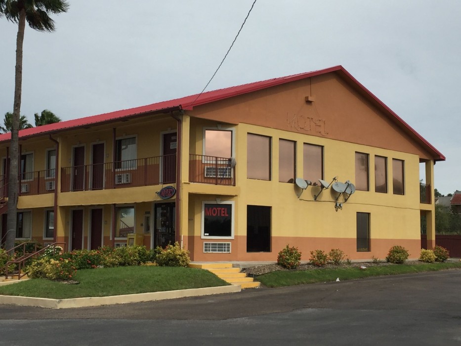 Deluxe Inn Airport 5/26